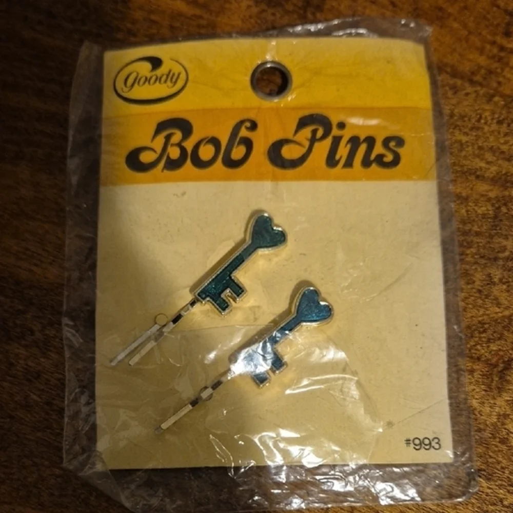 Vtg 1975 Goody Bob Pins~Green/Gold Green Heart Key Shape Hair~Vanity Accessory